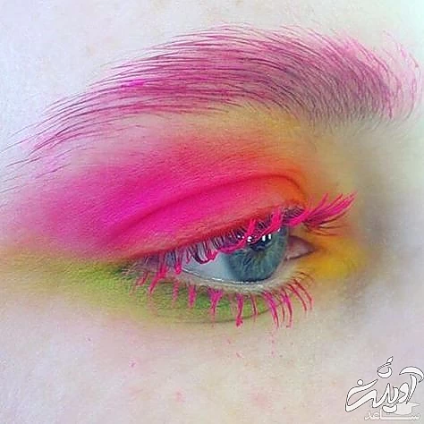 آرایش با ریمل رنگی